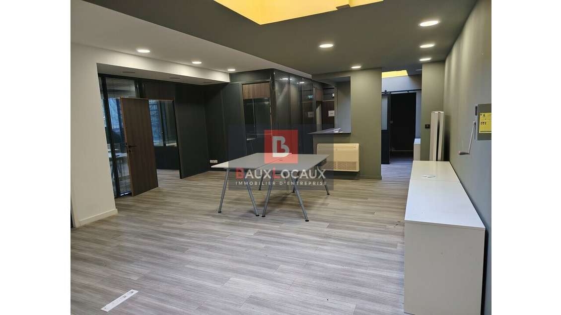 Bureaux avec stockage de 165m² à louer à Istres