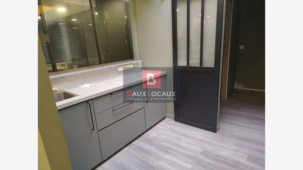Bureaux avec stockage de 165m² à louer à Istres