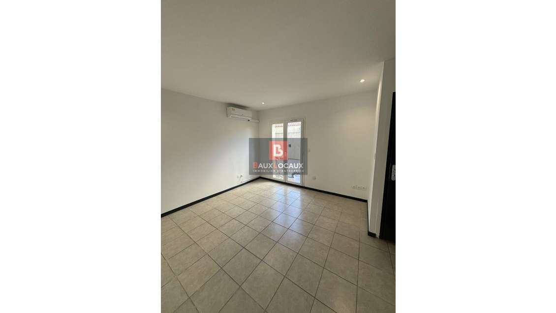 Location bureaux en excellent état 10m² RDC Istres