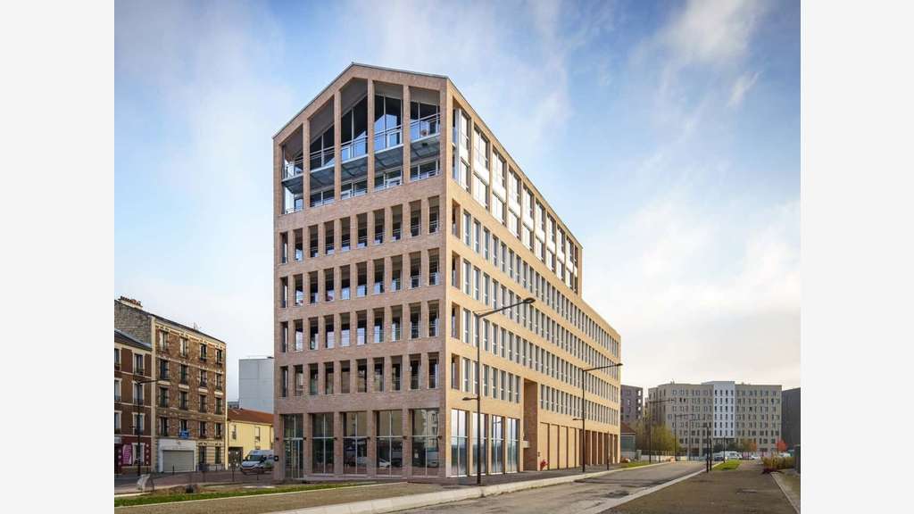 À louer bâtiment Yuri bureaux divisibles 1341m²