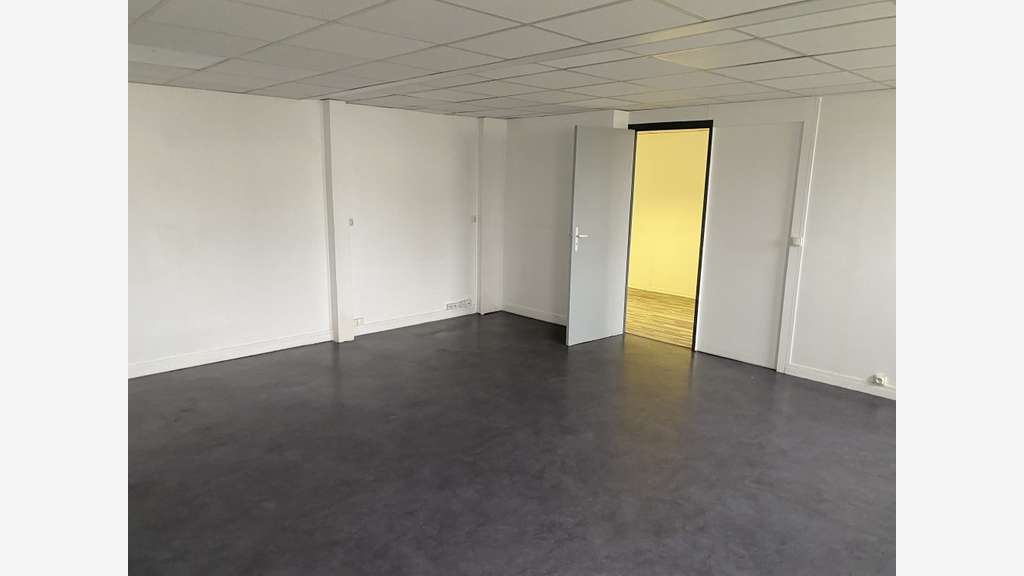 Local commercial à louer 204m² à Ivry
