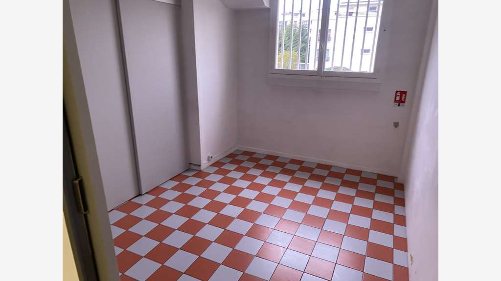 Local commercial à louer 204m² à Ivry