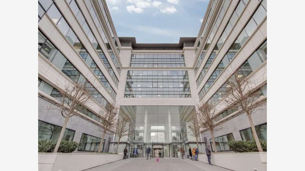 À louer bureaux de 123 à 1 930m² à Ivry