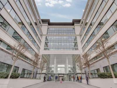 À louer bureaux de 123 à 1 930m² à Ivry