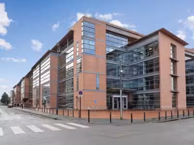 À louer bureaux de 350 à 2 020m² à Ivry