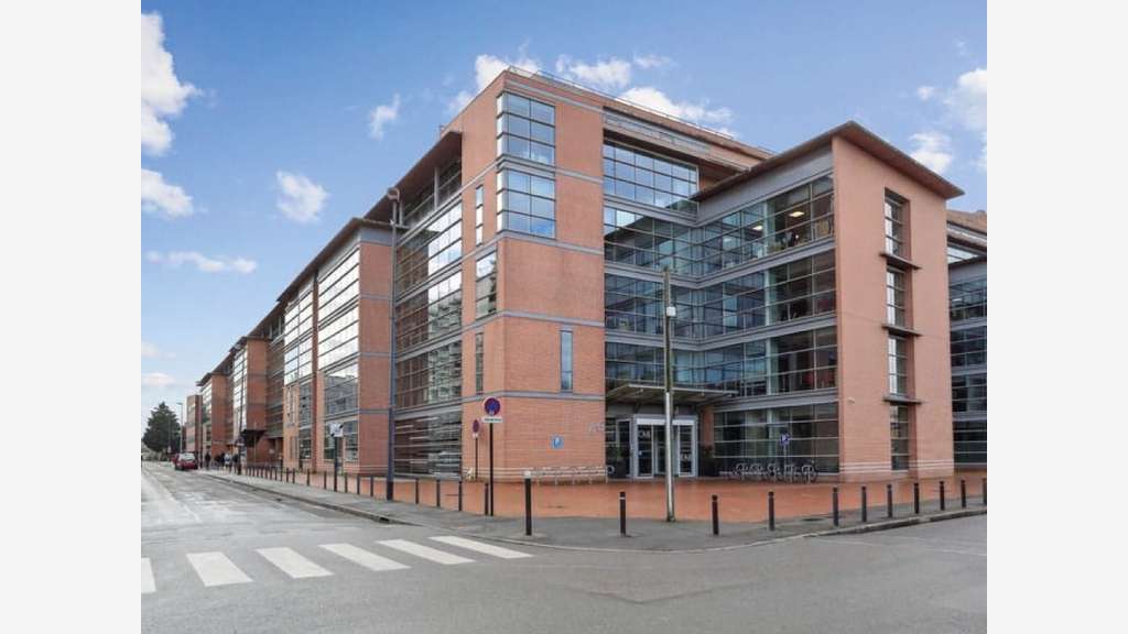 À louer bureaux de 350 à 2 020m² à Ivry