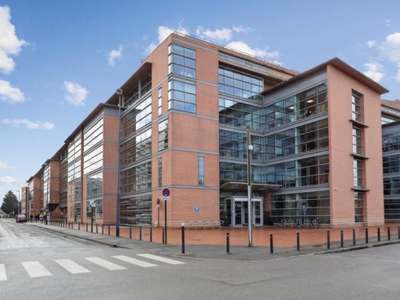 À louer bureaux de 350 à 2 020m² à Ivry