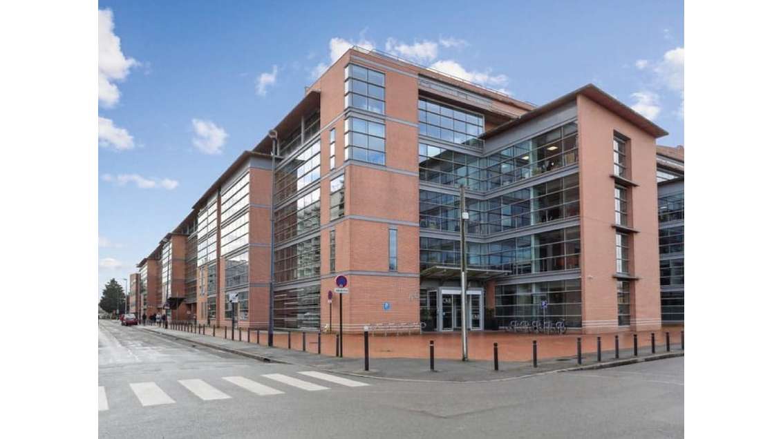 À louer bureaux de 350 à 2 020m² à Ivry