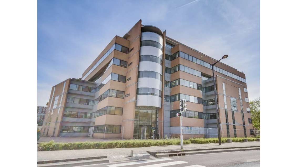 À louer bureaux de 378 à 885m² à Ivry
