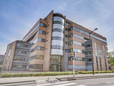 À louer bureaux de 378 à 885m² à Ivry