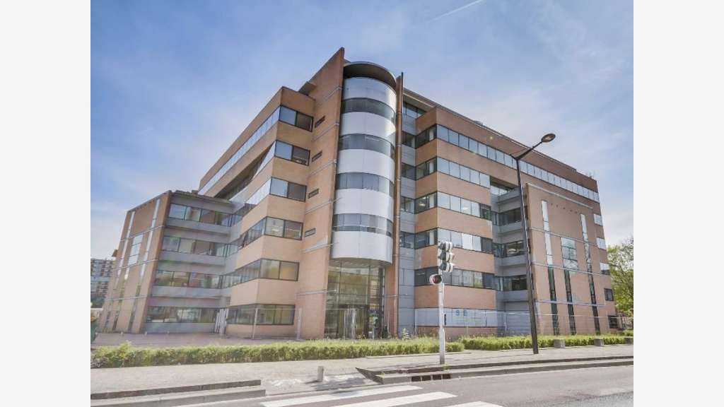 À louer – Bureaux de 378 à 885 m² à Ivry-