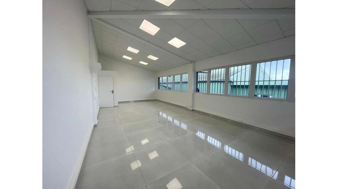 A louer bureaux 47m² R+1 à Baie-Mahault Houelbourg