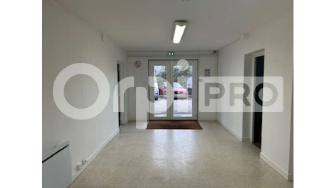 Bureau 121m² à louer en ZI à Jassans Riottier