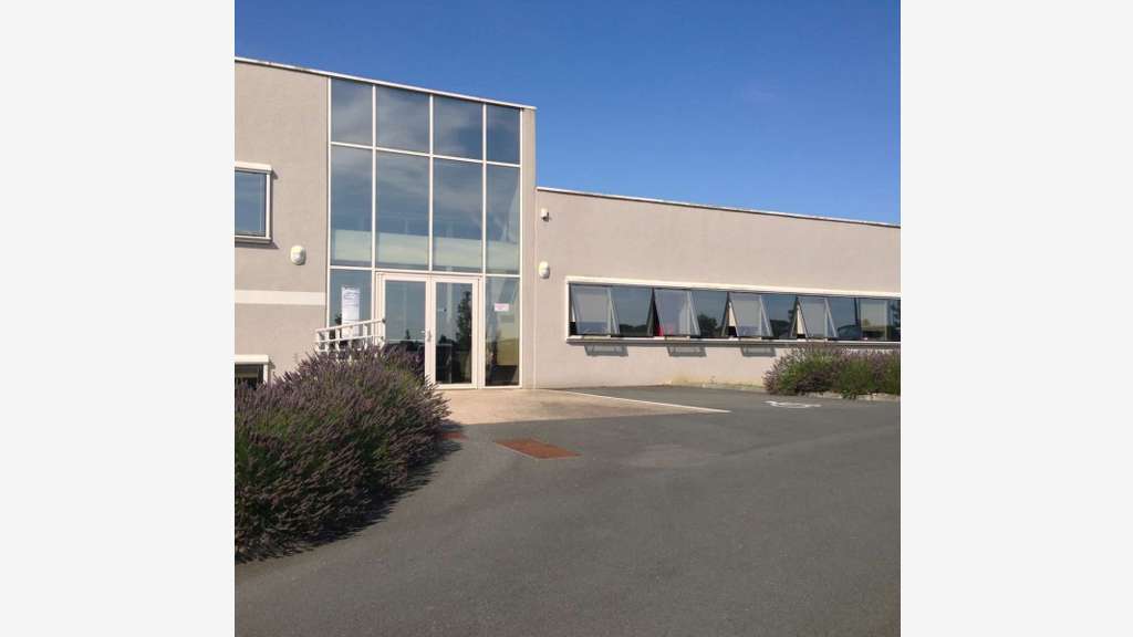 À louer bureaux de 150 à 220m² à Jaunay-Clan