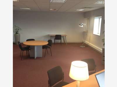À louer bureaux de 150 à 220m² à Jaunay-Clan