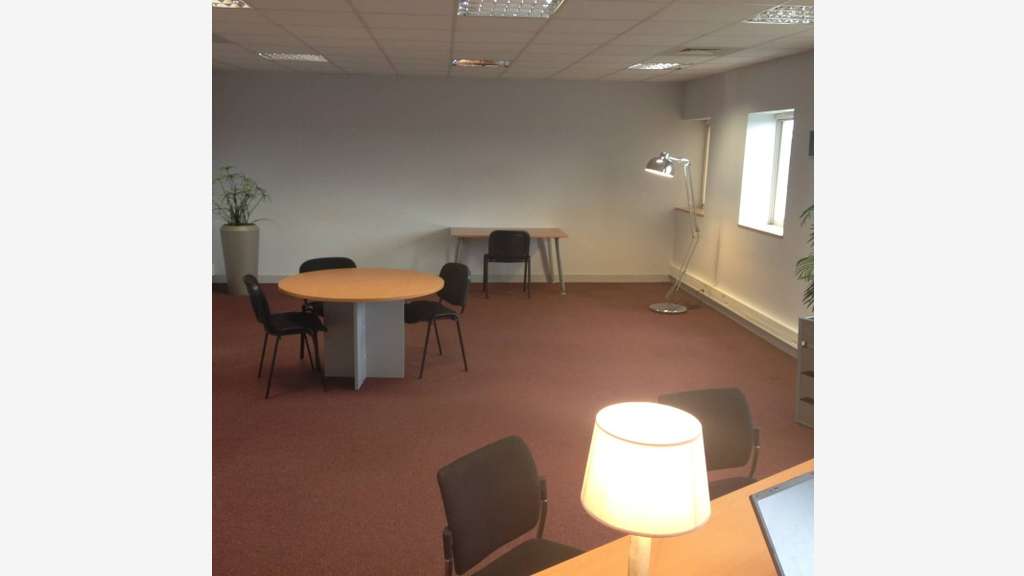 À louer bureaux de 150 à 220m² à Jaunay-Clan