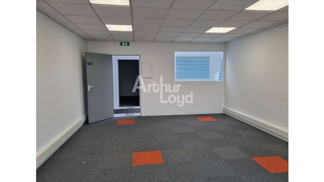 Bureaux à louer zone de Chalembert à Jaunay-Clan