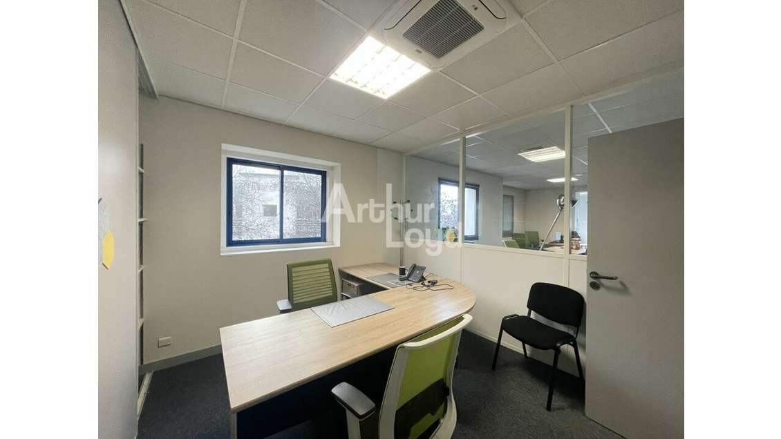 A louer bureaux 108m² RDC Jaunay-Clan accès A10