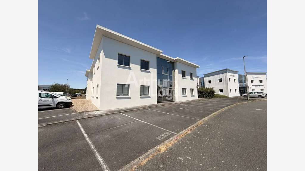 A louer bureaux 108m² RDC Jaunay-Clan accès A10