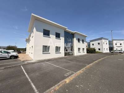 A louer bureaux 108m² RDC Jaunay-Clan accès A10