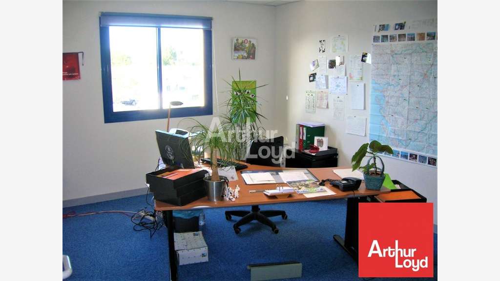 bureaux excellente visibilité à louer Jaunay-Clan