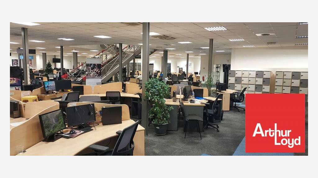 Bureaux 2129m² à louer à Jaunay-Clan