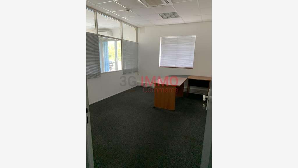 A louer bureaux 2129m² à Jaunay-Marigny