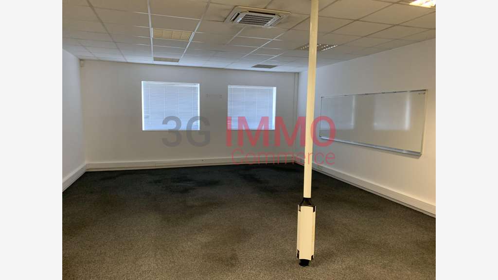 A louer bureaux 2129m² à Jaunay-Marigny