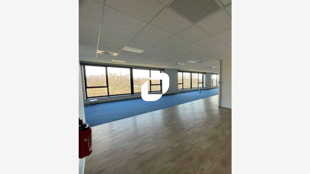 A louer Bureaux 370m² Jossigny