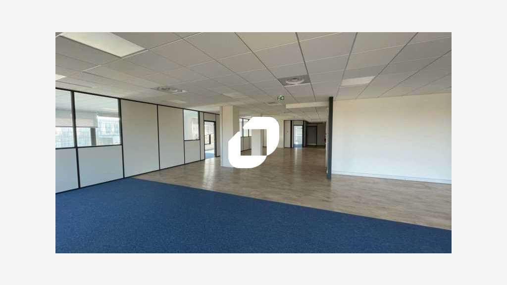 A louer Bureaux 370m² Jossigny