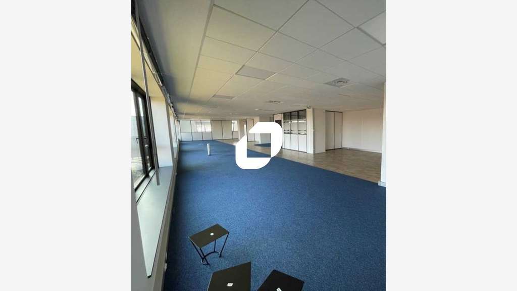 A louer Bureaux 81m² Jossigny