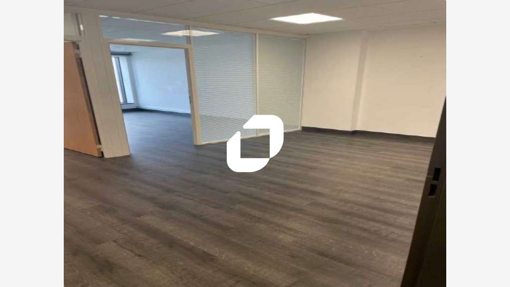 A louer Bureaux 451m² Jossigny