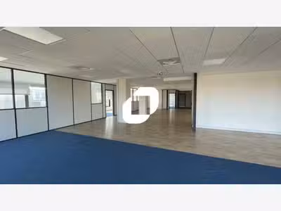 A louer Bureaux 451m² Jossigny