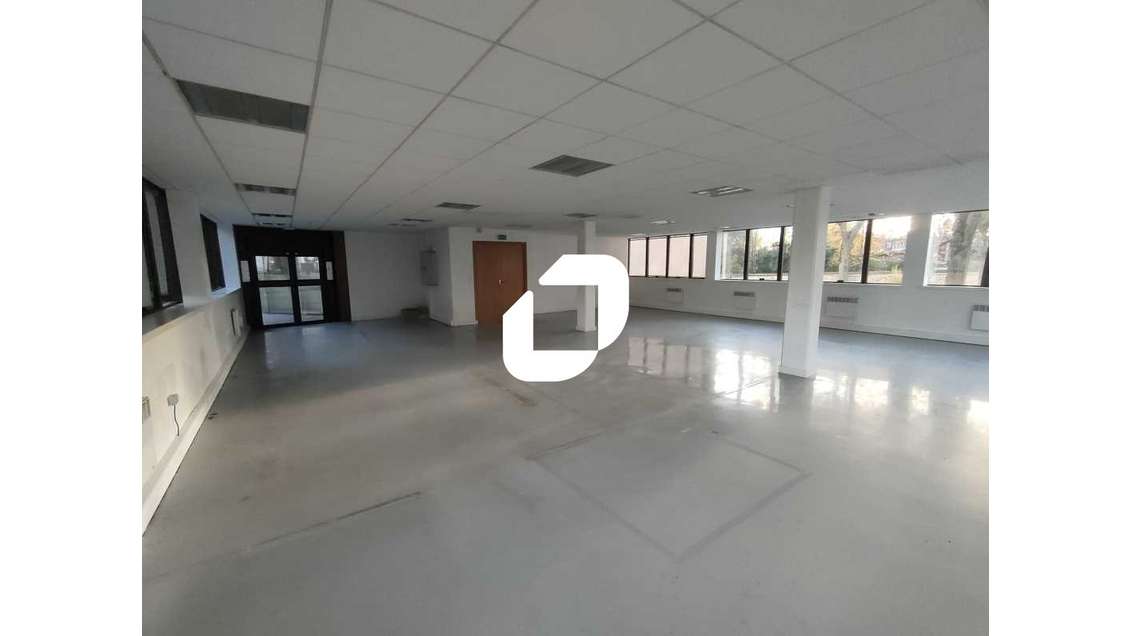 A louer Bureaux 706m² Jouy en josas