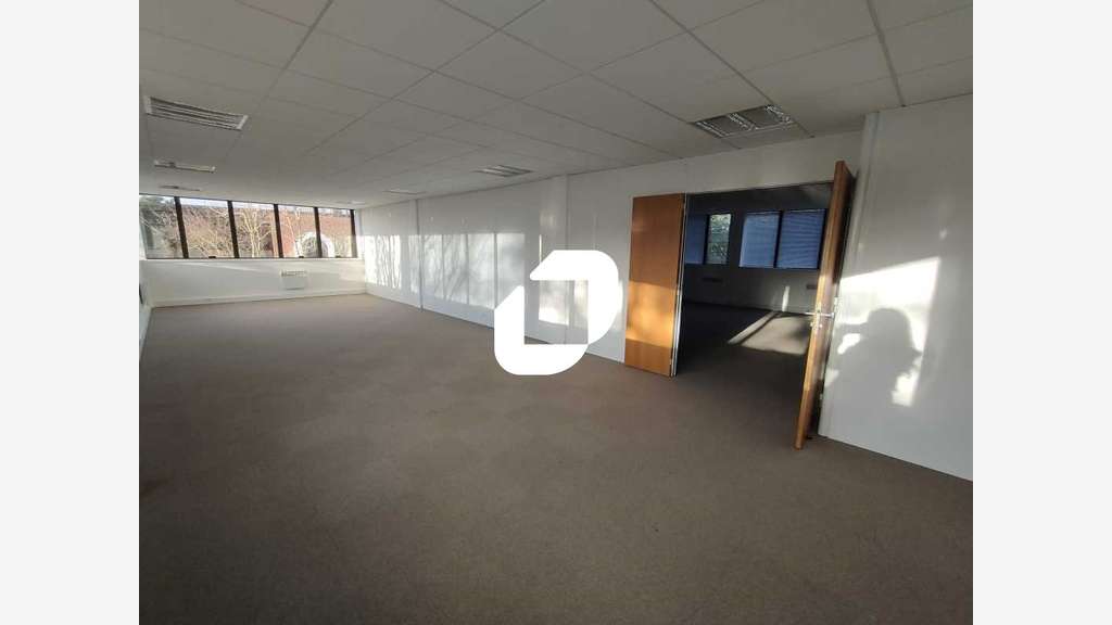 A louer Bureaux 706m² Jouy en josas