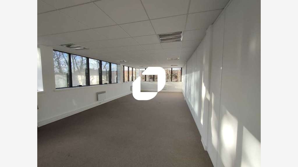 A louer Bureaux 706m² Jouy en josas