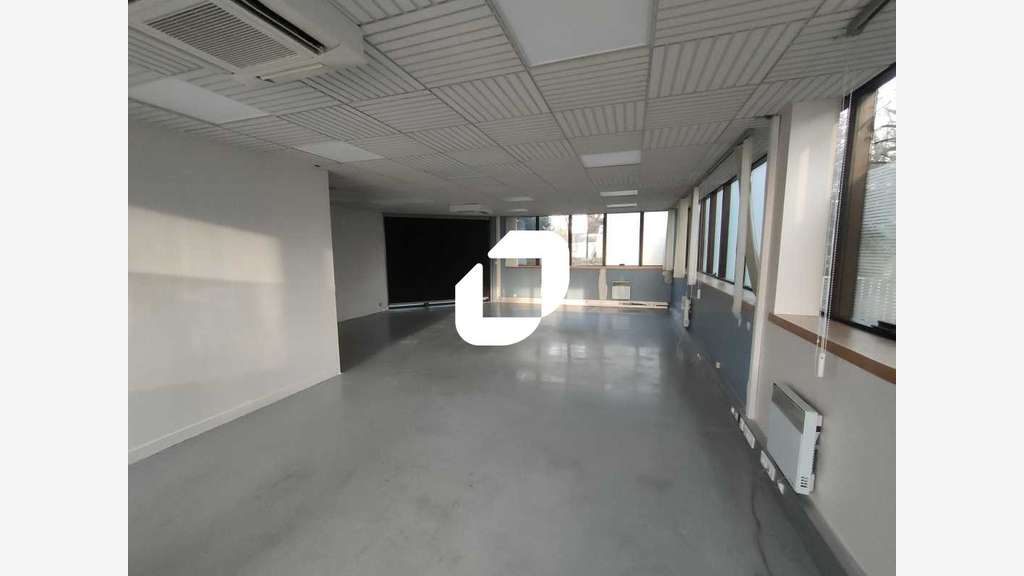 A louer Bureaux 706m² Jouy en josas