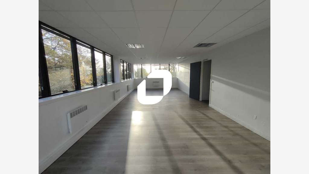 A louer Bureaux 706m² Jouy en josas