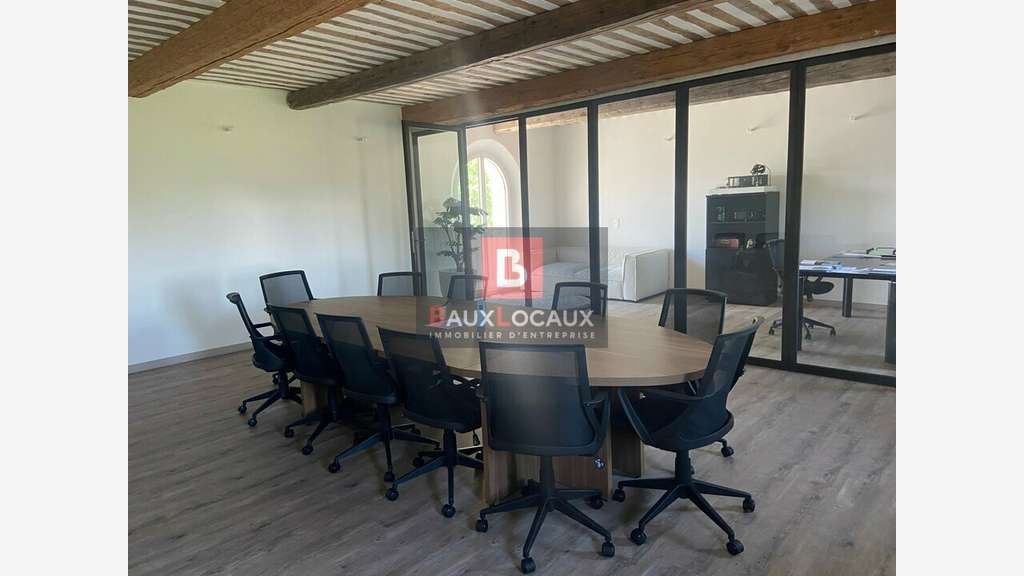 A louer local pro 183m² lumineux Isle-sur-Sorgue