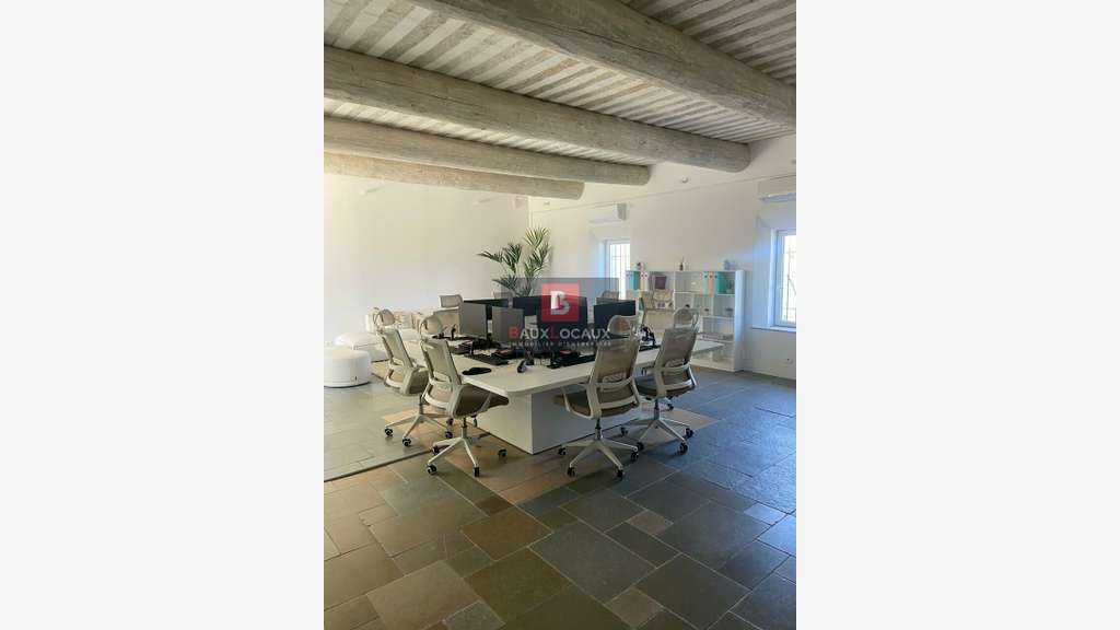A louer local pro 183m² lumineux Isle-sur-Sorgue