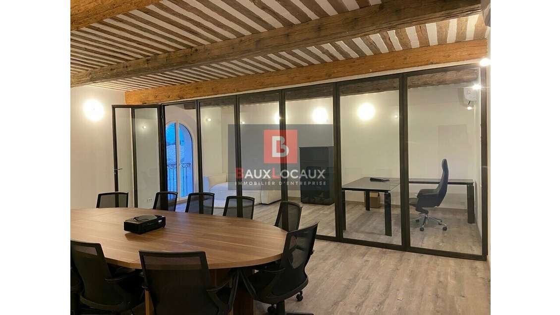 A louer local pro 183m² lumineux Isle-sur-Sorgue