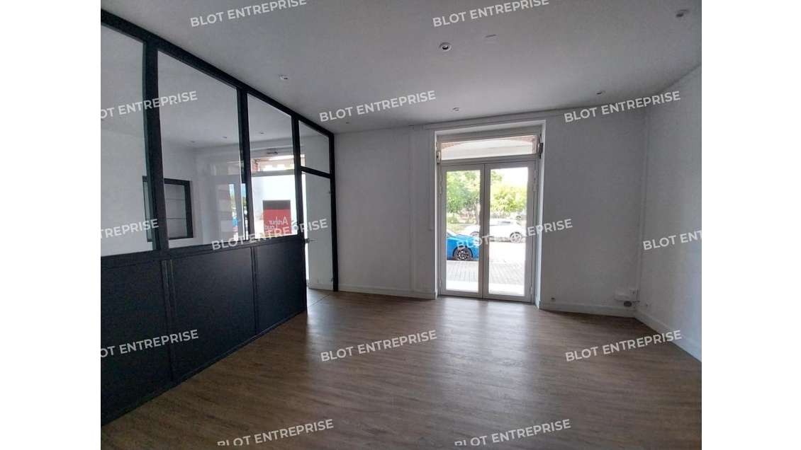 À LOUER - BUREAUX - LOCAUX COMMERCIAUX - 41 M² - L