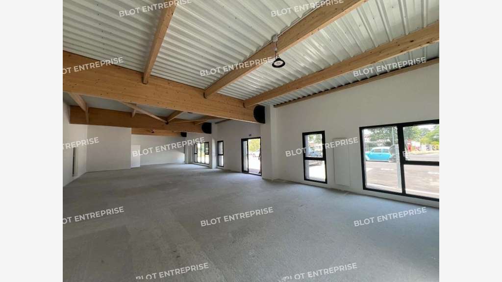 A louer cellule d'activités 153m² à La Bouëxière