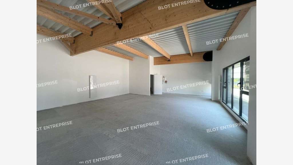 A louer cellule d'activités 153m² à La Bouëxière