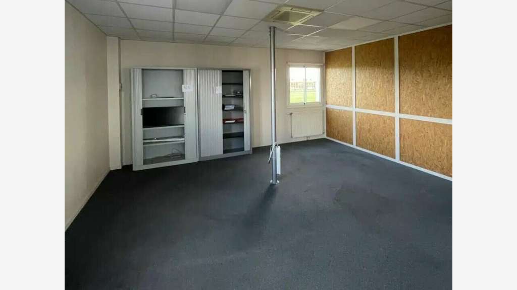 Bureaux de 1385m² à louer en ZI sur Troyes