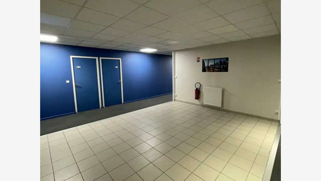 Bureaux de 1385m² à louer en ZI sur Troyes