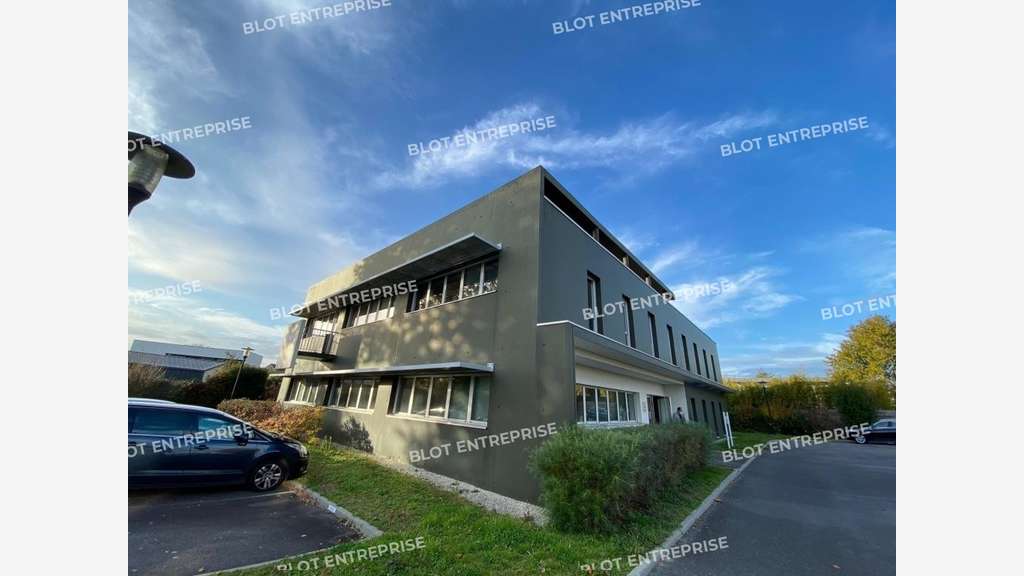 A louer bureaux de 789m² à la Chapelle sur Erdre