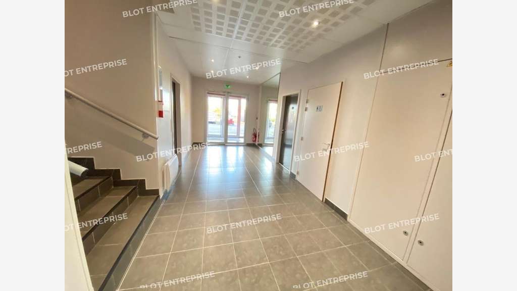 A louer bureaux de 789m² à la Chapelle sur Erdre