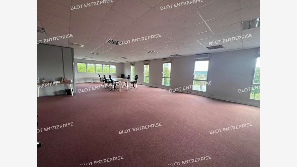 A louer bureaux de 789m² à la Chapelle sur Erdre