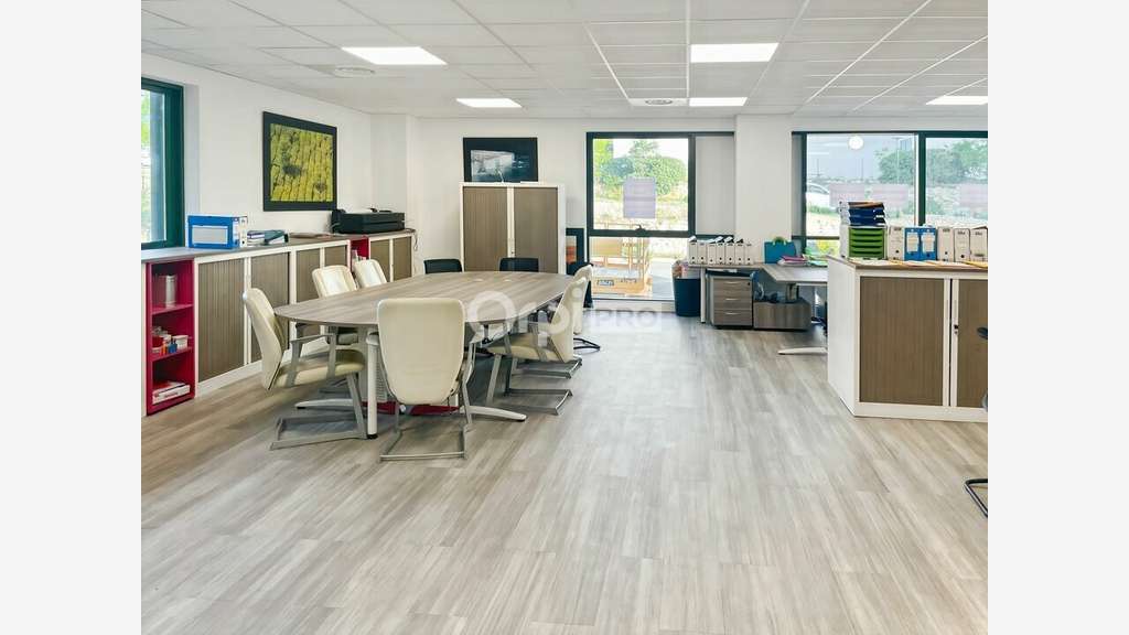 A louer bureaux 96m² à La Ciotat zone Athélia